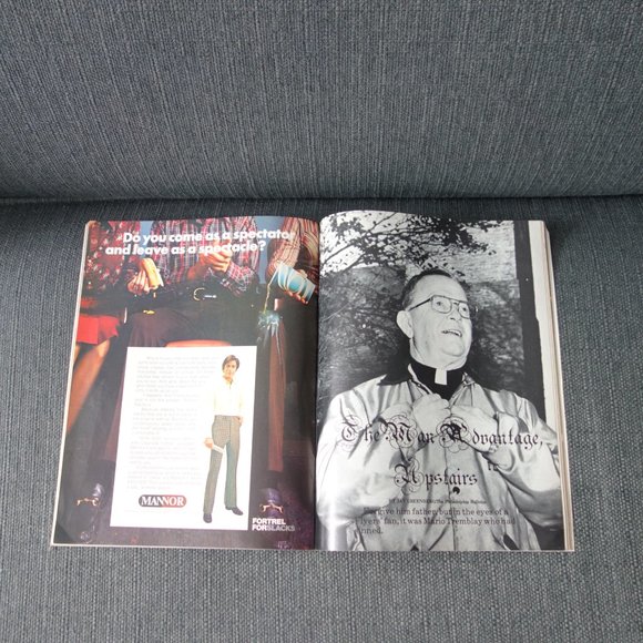 The National Hockey League Magazine Islanders vs Maple Leafs Tuesday Nov 30,1976 - Picture 13 of 16